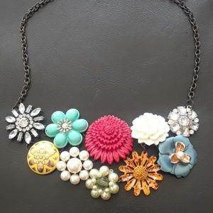 Flower button necklace